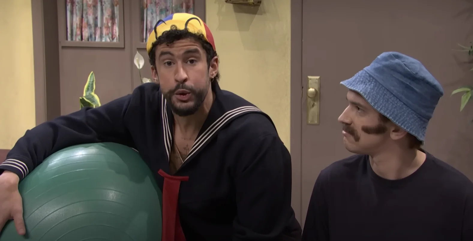 Bad Bunny rinde tributo y risas a Quico en Saturday Night Live”