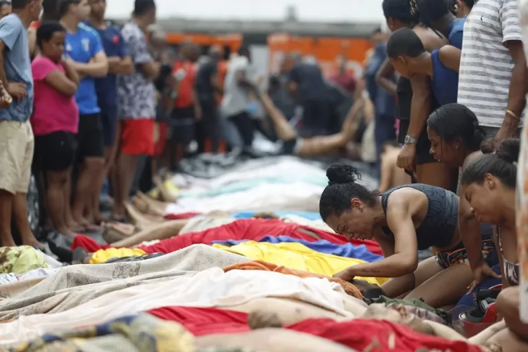 Más de 130 muertos tras megaoperativo policial en Río de Janeiro