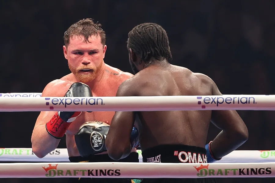 Canelo será operado: ¿qué pasará con su futuro tras perder con Crawford?