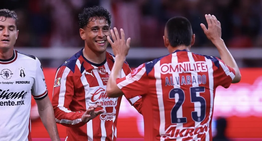 Chivas arrasa con Atlas tras "hat trick" de la “Superhormiga”