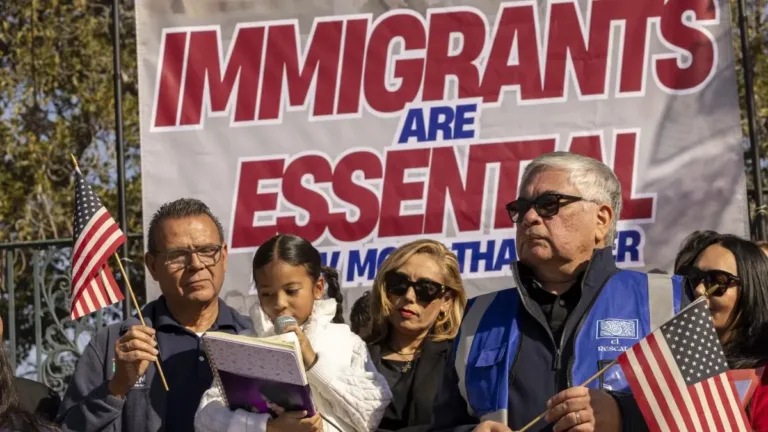 Programas para inmigrantes en California que no debes perderte