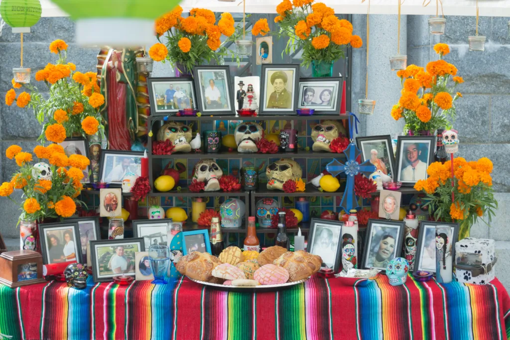 Descubre el día exacto para colocar tu altar de Día de Muertos en EE.UU.