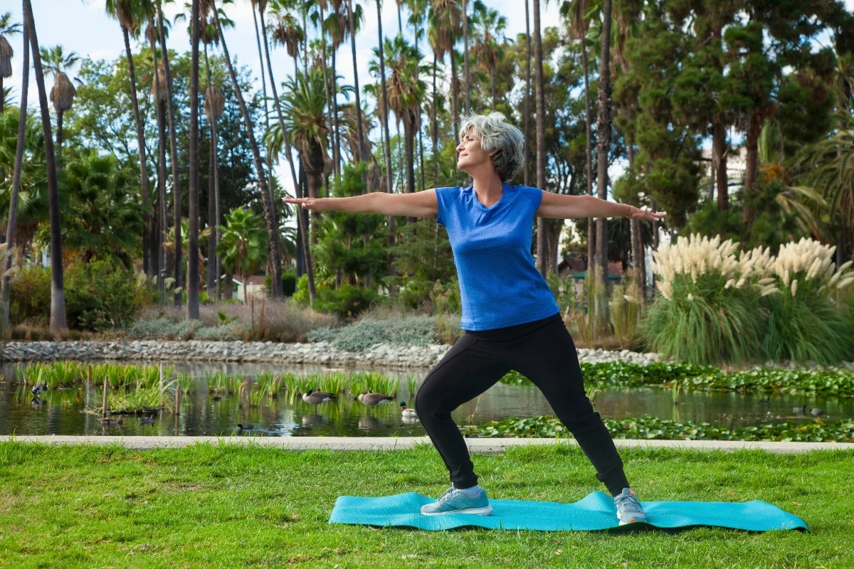 Ejercicios que mejoran la movilidad en adultos mayores