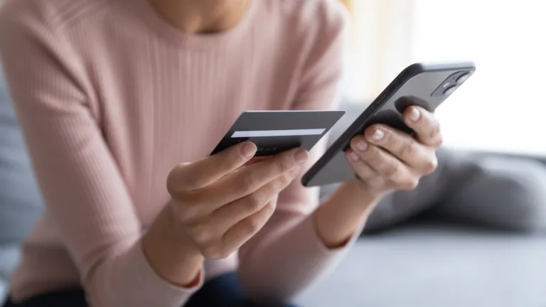 Protege tu dinero: las estafas más comunes que afectan a los hispanos
