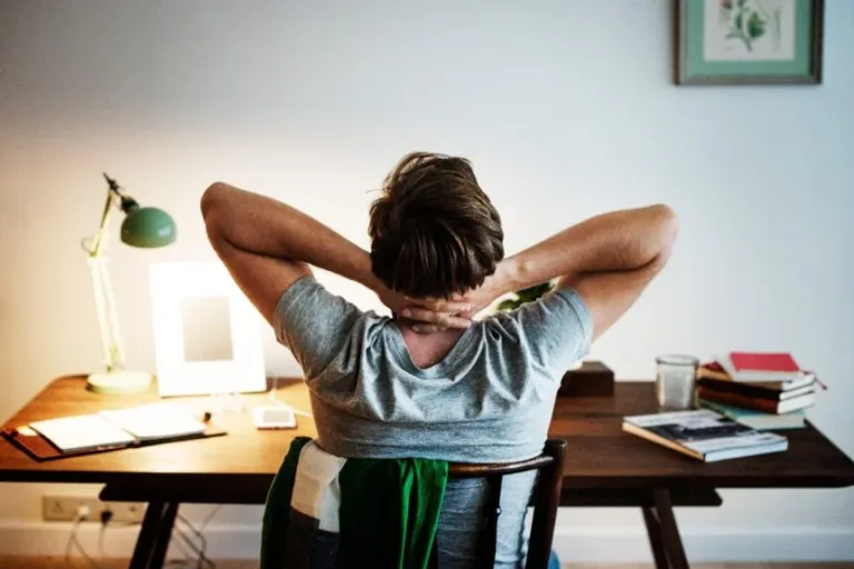 Hombres latinos: ¿cómo equilibrar el trabajo, la familia y la salud?