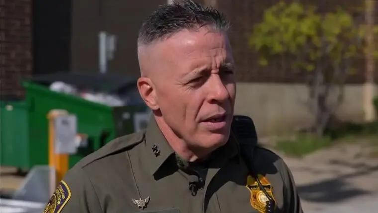 Arizona: Hombres se atrincheran tras chocar con ICE