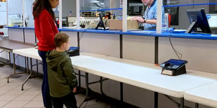 USCIS elimina pagos en efectivo: todo será digital