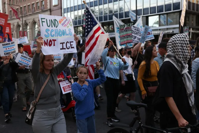 más de 40 migrantes detenidos por ICE