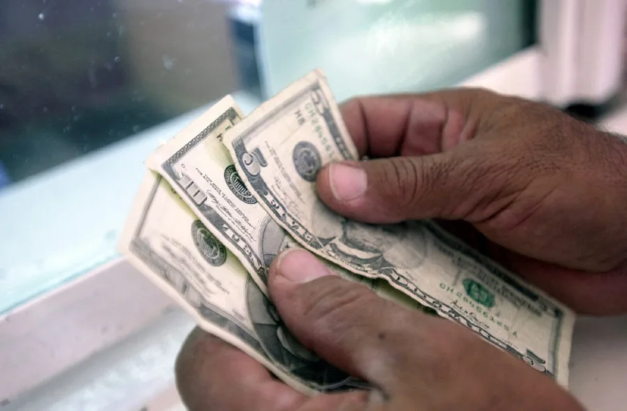 miedo a ICE dispara las remesas en Latinoamérica