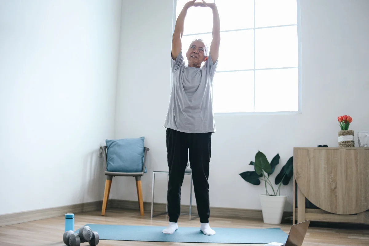 Ejercicios que mejoran la movilidad en adultos mayores