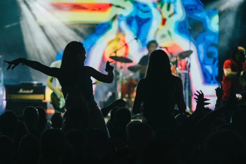 De salsa a reguetón: 5 lugares imperdibles con música latina en Boston