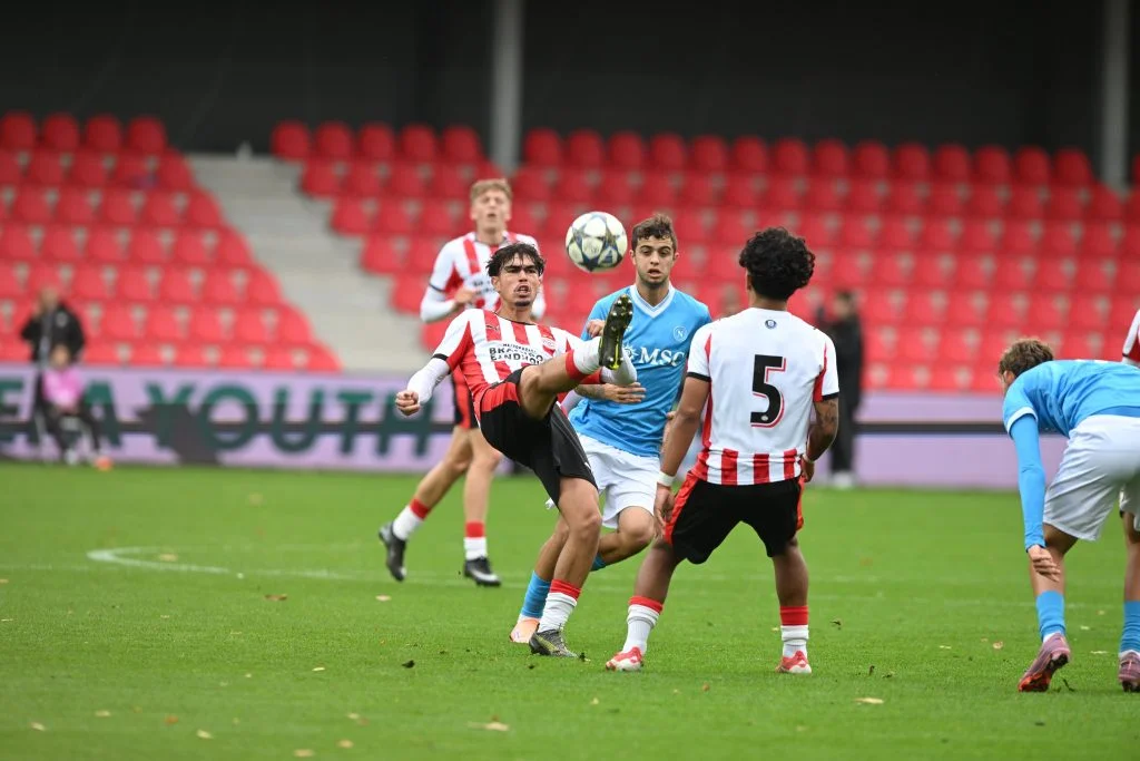 ¡Sorpresa! PSV golea al Napoli en Champions League