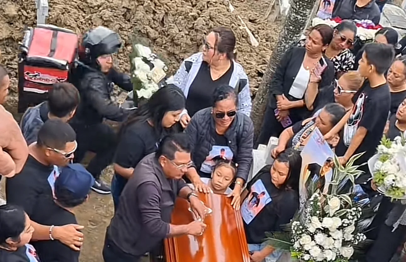 Repartidor se cae en una tumba y se vuelve viral