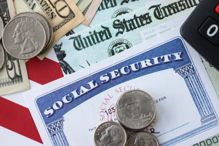 ¿Quiénes recibirán cheque de $967 del Seguro Social en noviembre?