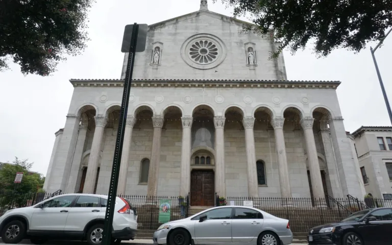 Washington en alerta: migrantes buscan refugio en iglesias