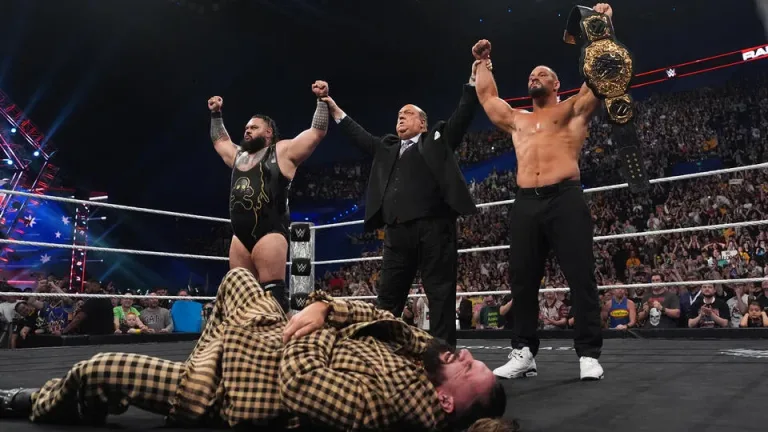 WWE Raw: Bron Breakker y Bronson Reed traicionan a Seth Rollins