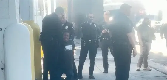 Imagen del arresto de Carlitos Ricardo Parias en Los Ángeles, el 21 de octubre de 2025.