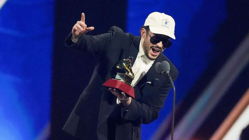 Bad Bunny arrasa en los Latin Grammy