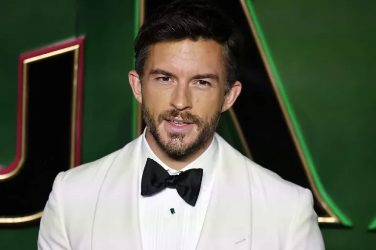 Nombran a Jonathan Bailey “el hombre más sexy del mundo”
