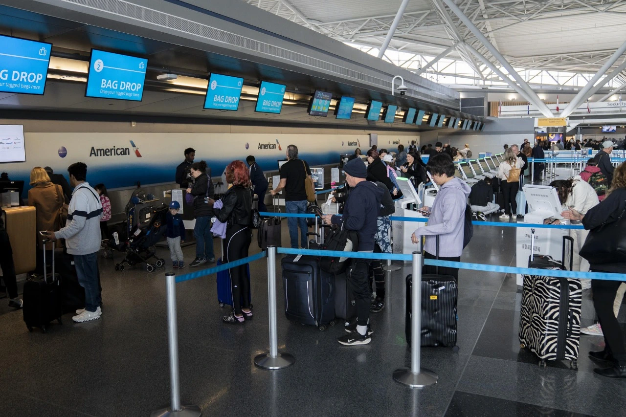 CAOS AÉREO El cierre de Gobierno más largo de la historia cancela 4.000 vuelos y deja varados a miles.