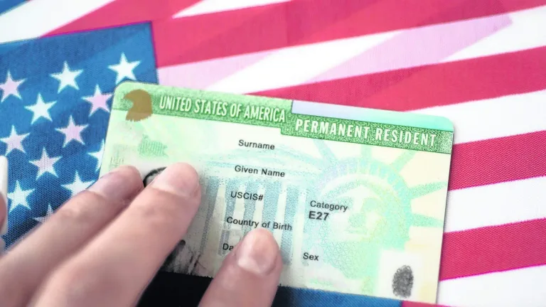 Migrantes con Green Card: necesitas estos papeles para viajar