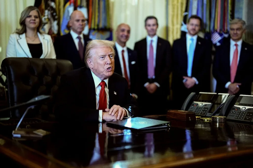 Donald Trump habla en la Casa Blanca. Trump advirtió que evalúa un “plan b” si la Corte Suprema bloquea sus aranceles.