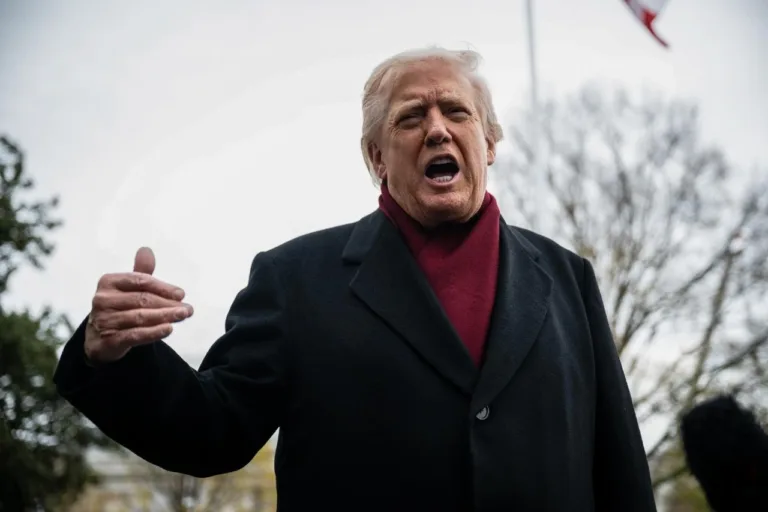EN PORTADA: REGALOS DE ORO Obsequios lujosos a Trump superan todos los récords históricos de la presidencia.