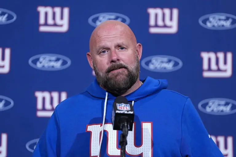 Giants cortan a su entrenador Brian Daboll