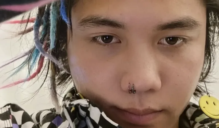 Singapur veta de por vida al hombre que atacó a Ariana Grande