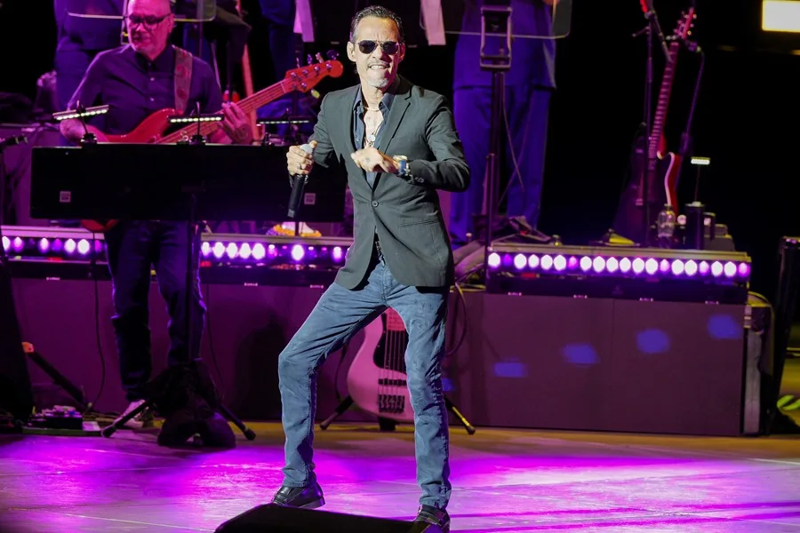 Marc Anthony lanza “Feliz Navidad” versión salsa