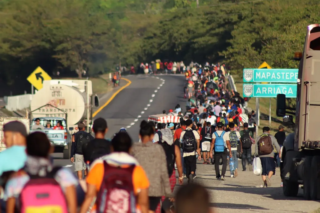 Migrantes en carretera: ¿Qué debes saber si cruzas puntos de control?