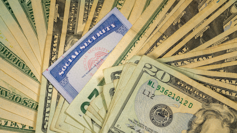 ¿Aumentará el Seguro Social $200 al mes? Esto se sabe