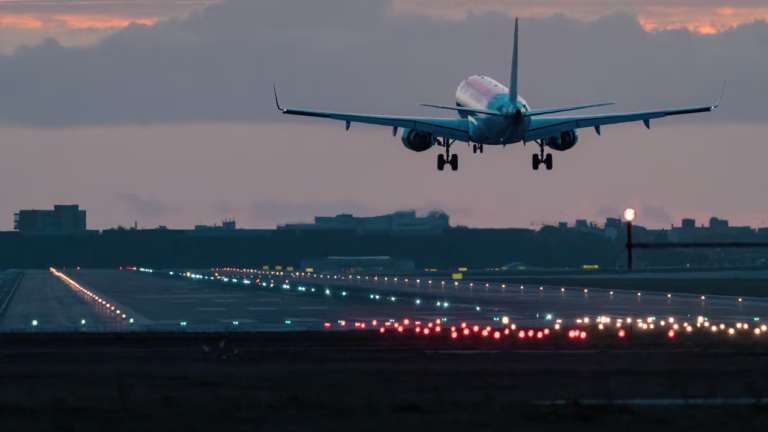 ¿Qué aerolíneas volarán sobre Venezuela pese a la alerta de EE.UU.?