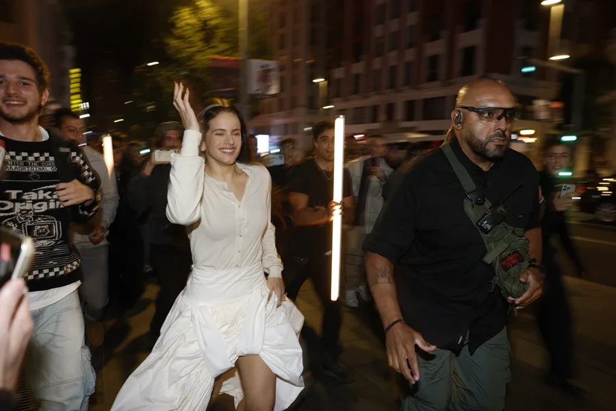 Rosalía marca distancia de Bad Bunny: "Soy lo opuesto"