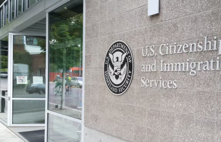 USCIS cambia reglas: esta será la única forma de pago válida