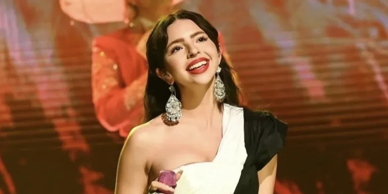 Critican a Ángela Aguilar por copiar a Freddie Mercury