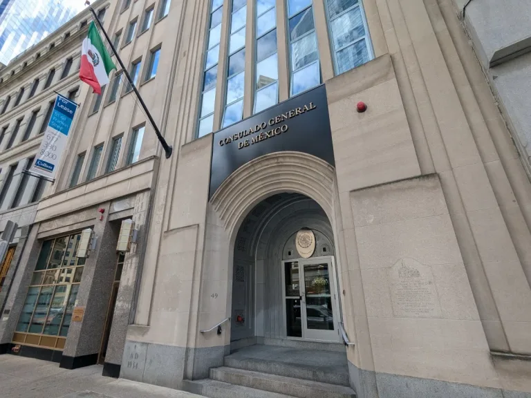 Consejos para proteger a tu familia latina de estafas en Boston