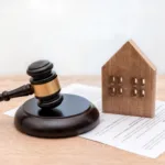 Ley en Florida prohíbe a estos latinos comprar casas