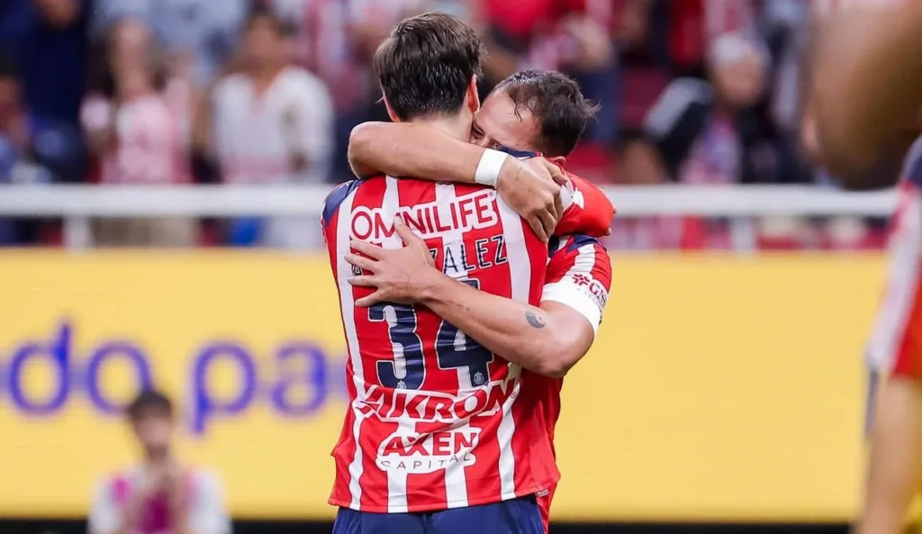 Chicharito anota mientras La Hormiga gana título de goleo