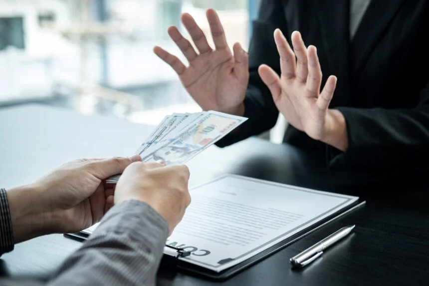 Consejos para proteger a tu familia latina de estafas en Boston