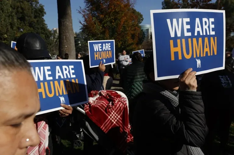 Demandan al Gobierno Trump por recolección de ADN de inmigrantes