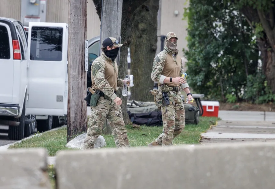 ordenan liberar a cientos detenidos en redadas