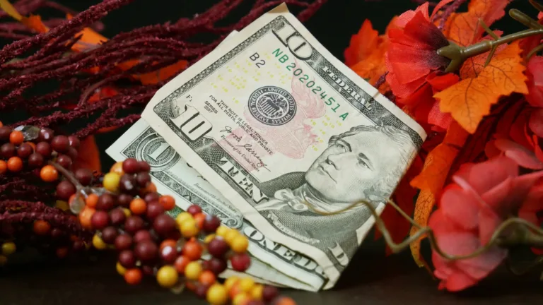 ¿Te pagan doble en Acción de Gracias? Lo que debes saber