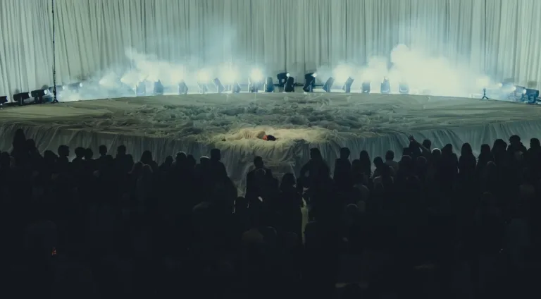 Rosalía sorprende con confesión: “Estoy viviendo en celibato”