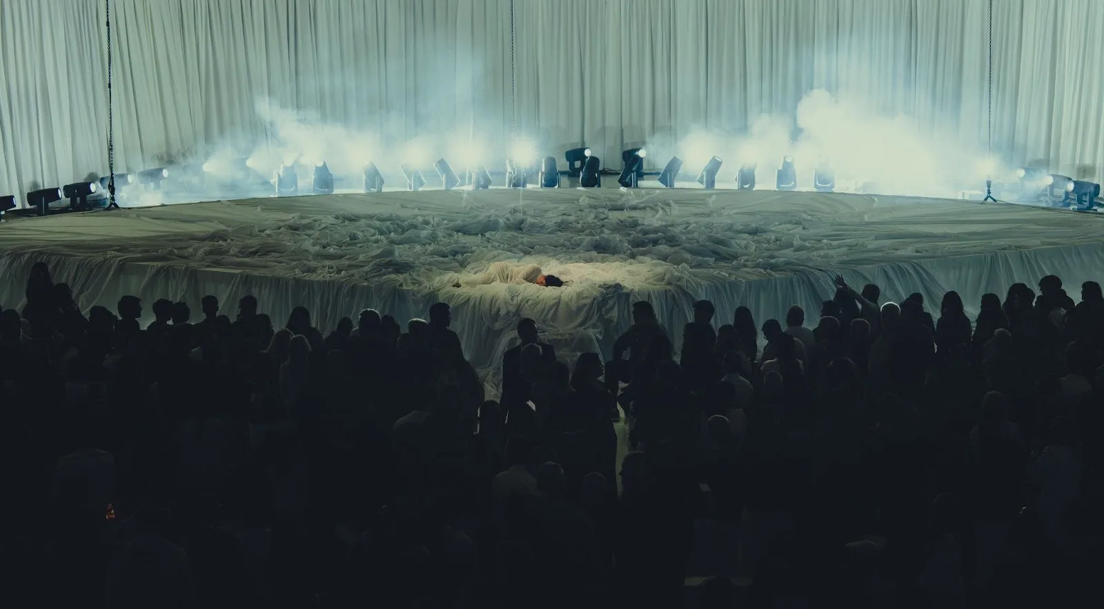 Rosalía sorprende con confesión: “Estoy viviendo en celibato”