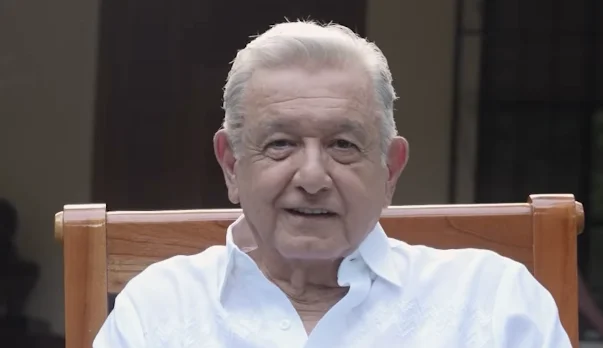 AMLO reaparece en sus redes para promocionar su nuevo libro 'Grandeza'