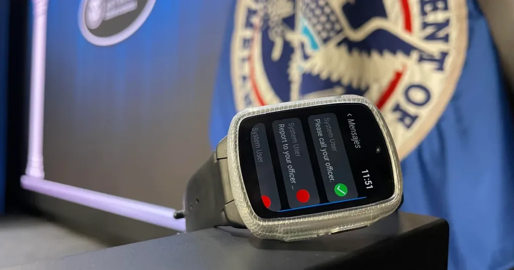ICE rastrea a embarazadas con relojes inteligentes: así lo hacen