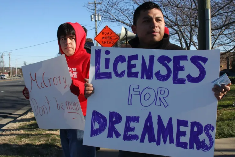 Trump alerta a California: ¿qué pasará con las licencias para migrantes?