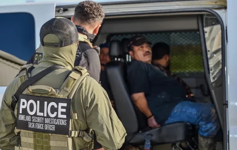 EN PORTADA: EL AÑO DE ICE Un recuento del impacto de la ofensiva inmigratoria del Gobierno en 2025