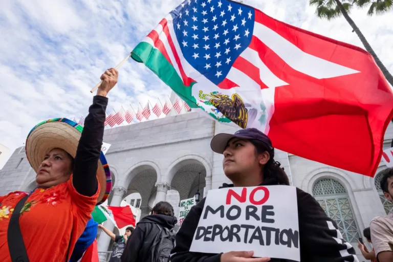 EN PORTADA: FAMILIAS ROTAS Más de 200.000 deportados latinos: la ofensiva migratoria de Trump separa familias y afecta al campo.